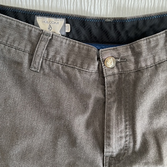 Volcom Shorts - Picture 2 of 9